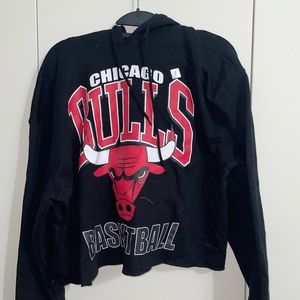 NWT Cropped Chicago Bulls graphic hoodie size large/medium